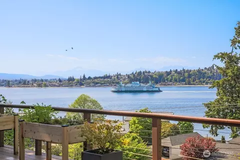 4652 E Hillcrest Dr, Port Orchard, WA 98366