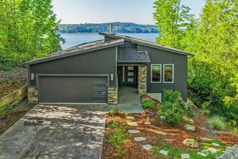 4652 E Hillcrest Dr, Port Orchard, WA 98366