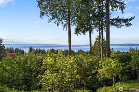 7393 Braemar Dr, Edmonds, WA 98026