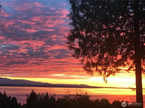 7393 Braemar Dr, Edmonds, WA 98026