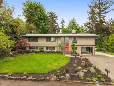 8805 SE 39th St, Mercer Island, WA 98040
