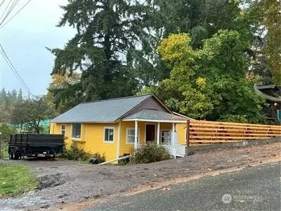 9728 SW Burton Dr, Vashon, WA 98070