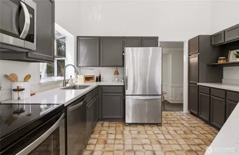 Kitchen - 1016 215th St SE, Bothell, WA 98021 photo 3 of 3