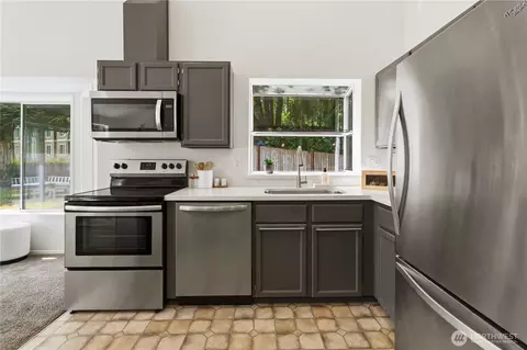 Kitchen - 1016 215th St SE, Bothell, WA 98021 photo 2 of 3