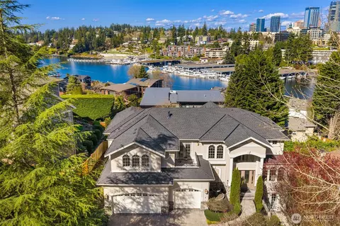 9750 SE 5th St, Bellevue, WA 98004