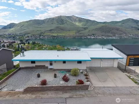 820 W Golf Course Dr, Chelan, WA 98816
