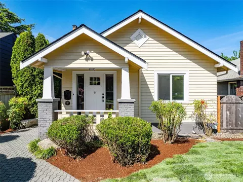 3033 44th Ave SW, Seattle, WA 98116