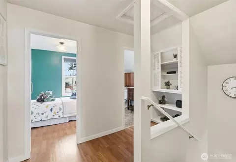 Entry Way - 2224 Chestnut St, Everett, WA 98201 photo 3 of 4