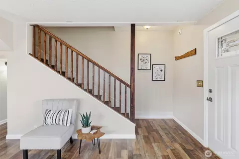 Entry Way - 2224 Chestnut St, Everett, WA 98201 photo 2 of 4