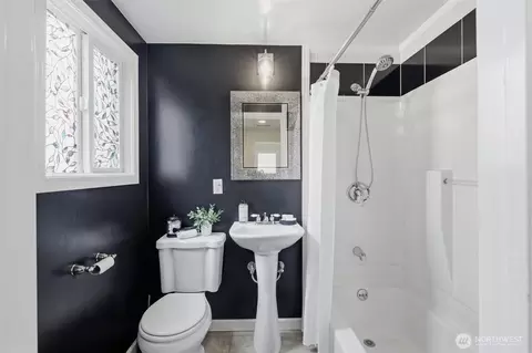 Bath - 2224 Chestnut St, Everett, WA 98201 photo 1 of 2