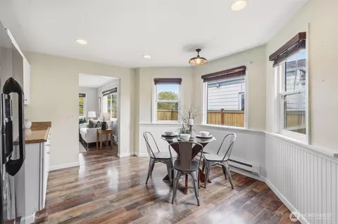 Dining - 2224 Chestnut St, Everett, WA 98201 photo 2 of 2