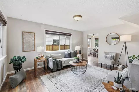 Living - 2224 Chestnut St, Everett, WA 98201 photo 1 of 2