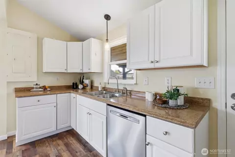 Kitchen - 2224 Chestnut St, Everett, WA 98201 photo 3 of 4
