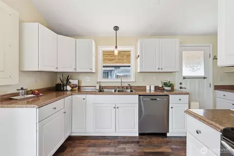 Kitchen - 2224 Chestnut St, Everett, WA 98201 photo 4 of 4