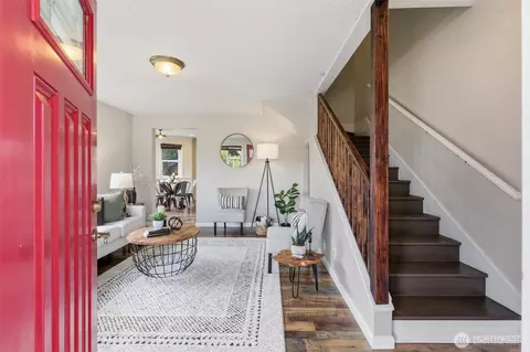 Entry Way - 2224 Chestnut St, Everett, WA 98201 photo 1 of 4