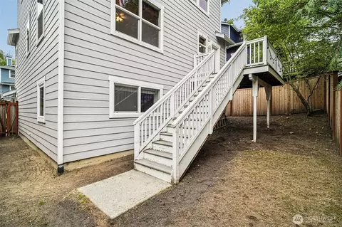 Exterior - 4530 5th Dr SE, Everett, WA 98203 photo 4 of 6
