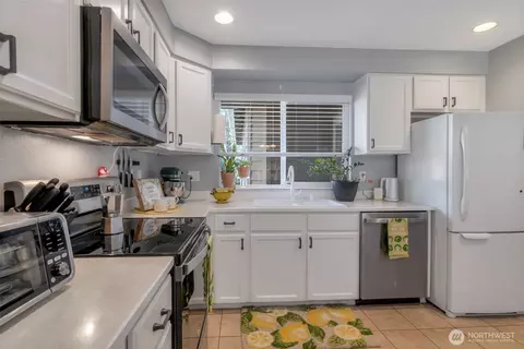 Kitchen - 5802 14th Dr W #B, Everett, WA 98203 photo 2 of 2