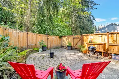Exterior - 5802 14th Dr W #B, Everett, WA 98203 photo 5 of 6