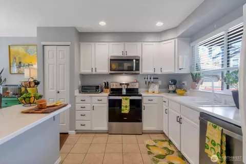 Kitchen - 5802 14th Dr W #B, Everett, WA 98203 photo 1 of 2