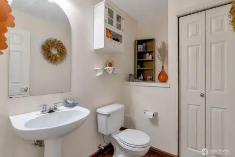 Bath - 5802 14th Dr W #B, Everett, WA 98203 photo 1 of 3