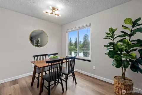 Dining - 423 75th St SE #B26, Everett, WA 98203 photo 1 of 4