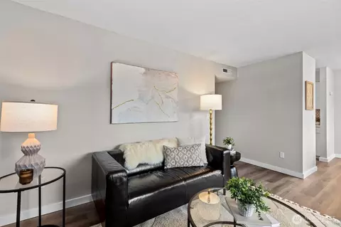 Living - 423 75th St SE #B26, Everett, WA 98203 photo 2 of 2
