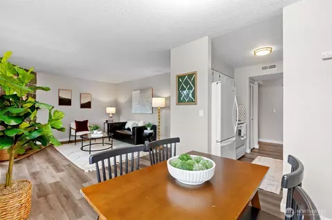Dining - 423 75th St SE #B26, Everett, WA 98203 photo 3 of 4