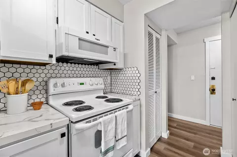 Kitchen - 423 75th St SE #B26, Everett, WA 98203 photo 2 of 4