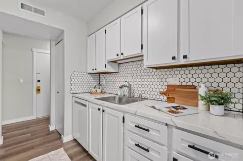 Kitchen - 423 75th St SE #B26, Everett, WA 98203 photo 1 of 4