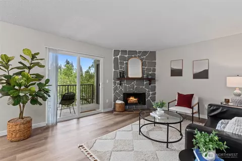 Living - 423 75th St SE #B26, Everett, WA 98203 photo 1 of 2