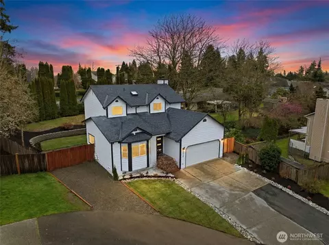 8828 NE 152nd St, Kenmore, WA 98028