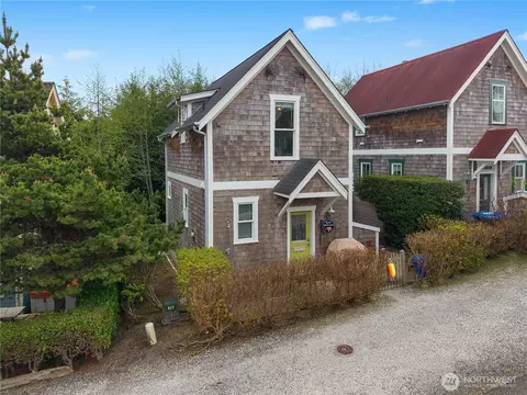 61 Lily Ln, Pacific Beach, WA 98571