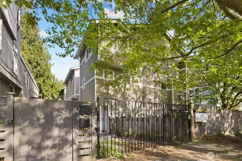 10520 Whitman Ave N #E, Seattle, WA 98133