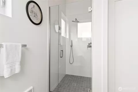 Bath - 8863 Midvale Ave N #E, Seattle, WA 98103 photo 8 of 8