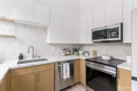 Kitchen - 8863 Midvale Ave N #E, Seattle, WA 98103 photo 3 of 5