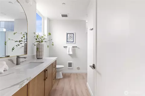 Bath - 8863 Midvale Ave N #E, Seattle, WA 98103 photo 3 of 8