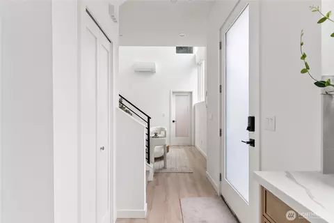 Entry Way - 8863 Midvale Ave N #E, Seattle, WA 98103 photo 2 of 5