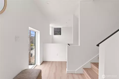 Entry Way - 8863 Midvale Ave N #E, Seattle, WA 98103 photo 3 of 5