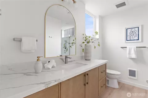 Bath - 8863 Midvale Ave N #E, Seattle, WA 98103 photo 2 of 8