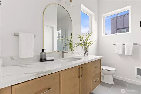 Bath - 8863 Midvale Ave N #E, Seattle, WA 98103 photo 5 of 8