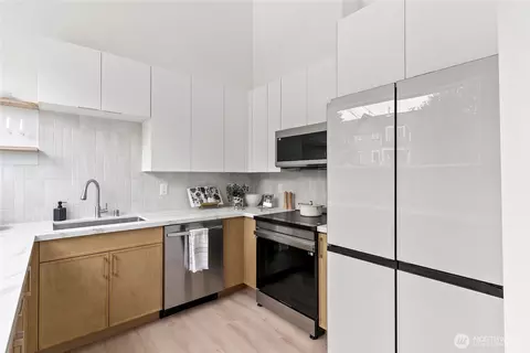 Kitchen - 8863 Midvale Ave N #E, Seattle, WA 98103 photo 4 of 5