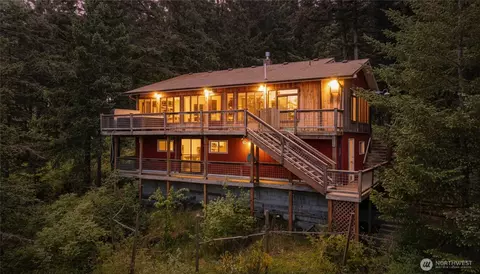 1136 Island Dr, Lummi Island, WA 98262