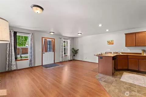 Living - 2152 Roper Ln, Wenatchee, WA 98801 photo 4 of 5