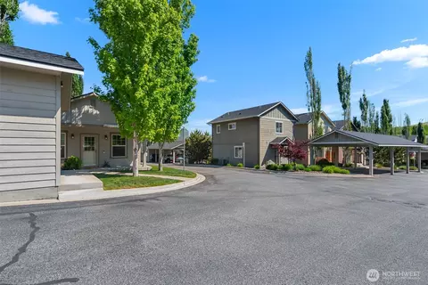 Exterior - 2152 Roper Ln, Wenatchee, WA 98801 photo 4 of 8