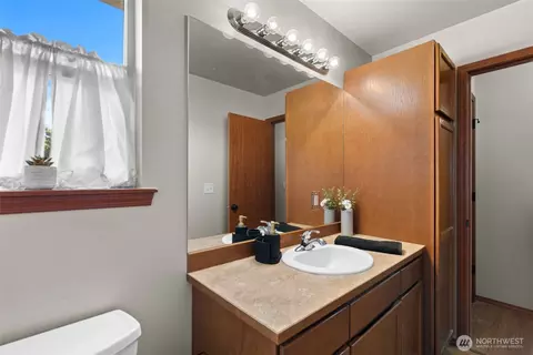 Bath - 2152 Roper Ln, Wenatchee, WA 98801 photo 2 of 2