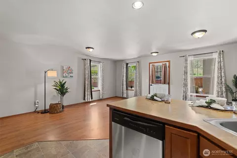 Living - 2152 Roper Ln, Wenatchee, WA 98801 photo 5 of 5