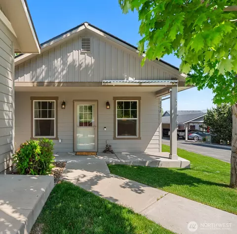 2152 Roper Ln, Wenatchee, WA 98801