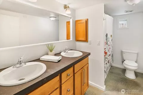 Bath - 4705 S 4th Ave, Everett, WA 98203 photo 1 of 3