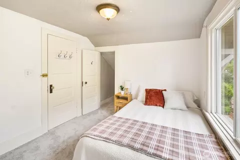 Bedroom - 4705 S 4th Ave, Everett, WA 98203 photo 6 of 8