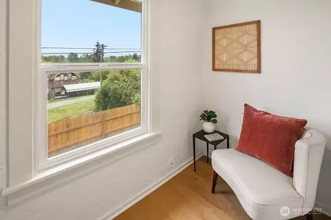 Entry Way - 4705 S 4th Ave, Everett, WA 98203 photo 3 of 3